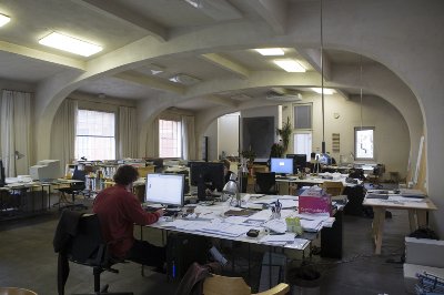 Rekonstrukce haly v bývalé továrně Adolfa R. Pleskota na projekční ateliér v Praze-Holešovicích