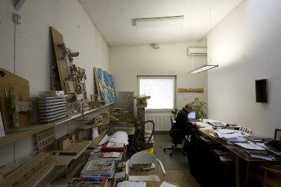 Rekonstrukce haly v bývalé továrně Adolfa R. Pleskota na projekční ateliér v Praze-Holešovicích