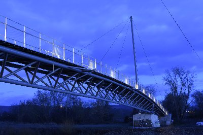 Ocelová lávka sv. Petra a Pavla pro pěší a cyklisty přes řeku Berounku v Radotíně 